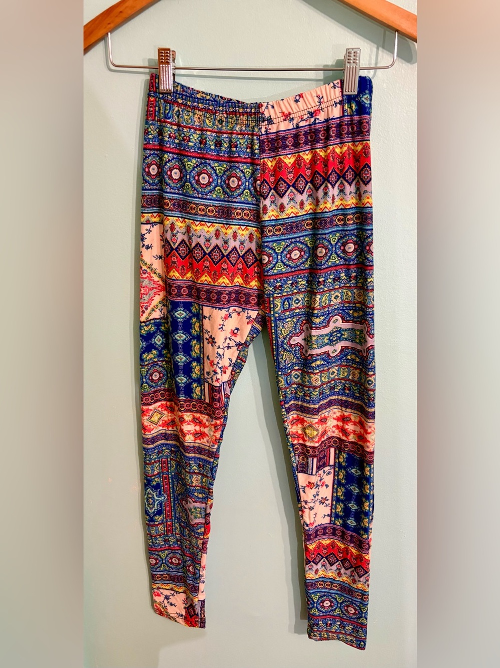 Womens Multicolor Patterned Leggings - Vibrant Blue & Pink
